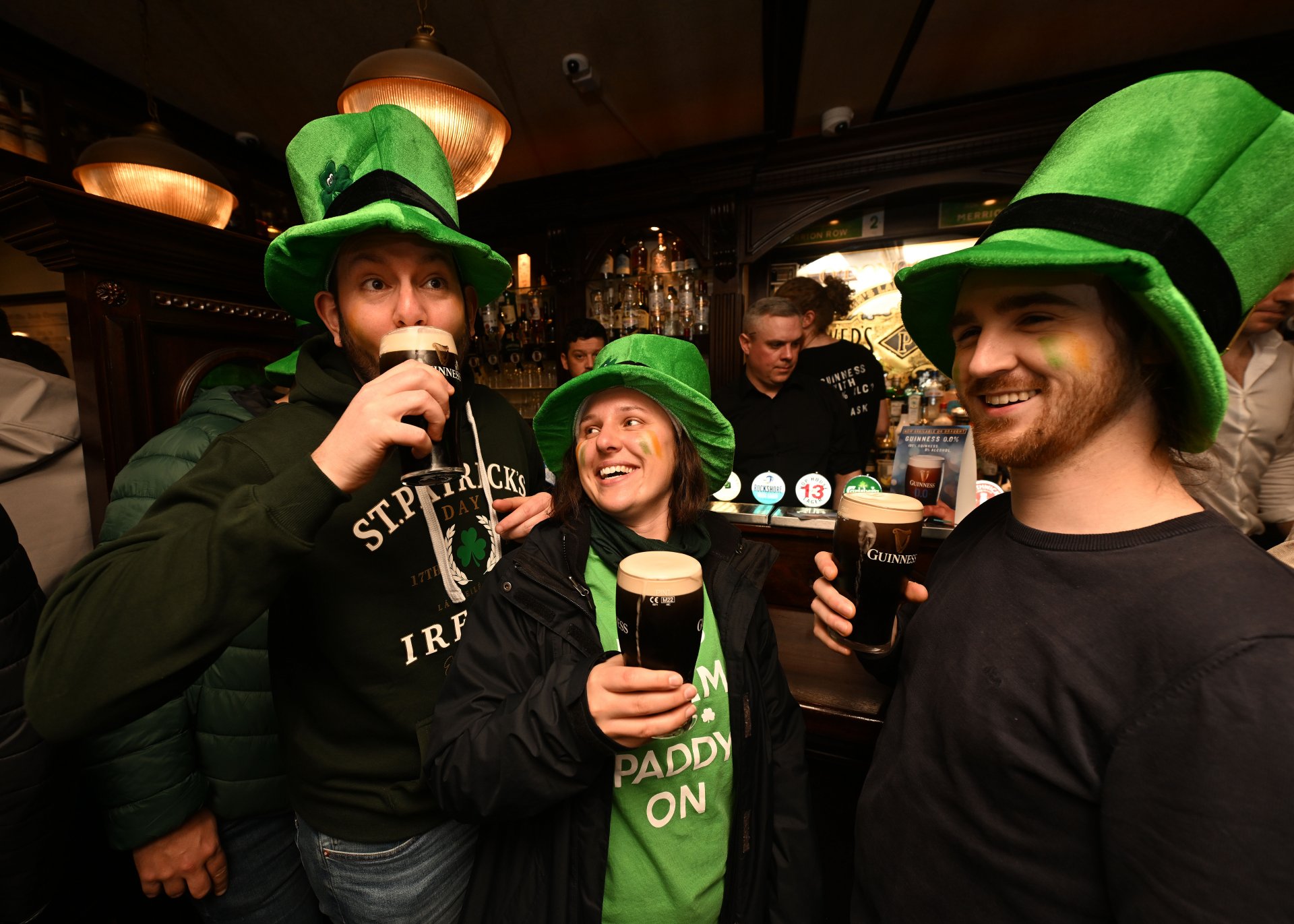 От години опияняващата природа на празника се разлива извън самия 17 март и се преобразува в маратон по пиене на ирландски бири и малцове, и пеене на песни от Смарагдовия остров. 