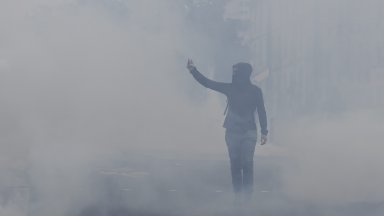 Спорната реформа на пенсионната система във Франция бе прокарана без