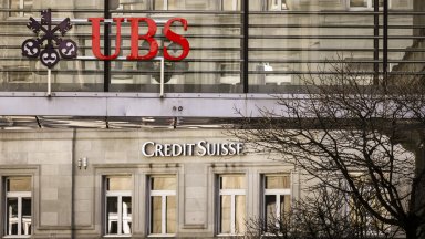 UBS сключи сделка за купуването на Credit Suisse 