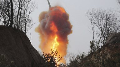 Лидерът на Северна Корея Ким Чен ун призова страната си да