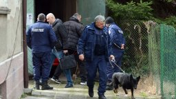 11 издирени и 20 задържани при спецоперация в Хасково 