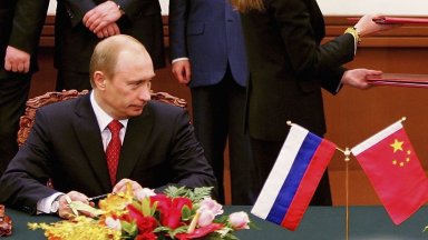 Китайският лидер Си Дзинпин пристигна в Москва за дългоочакваната среща