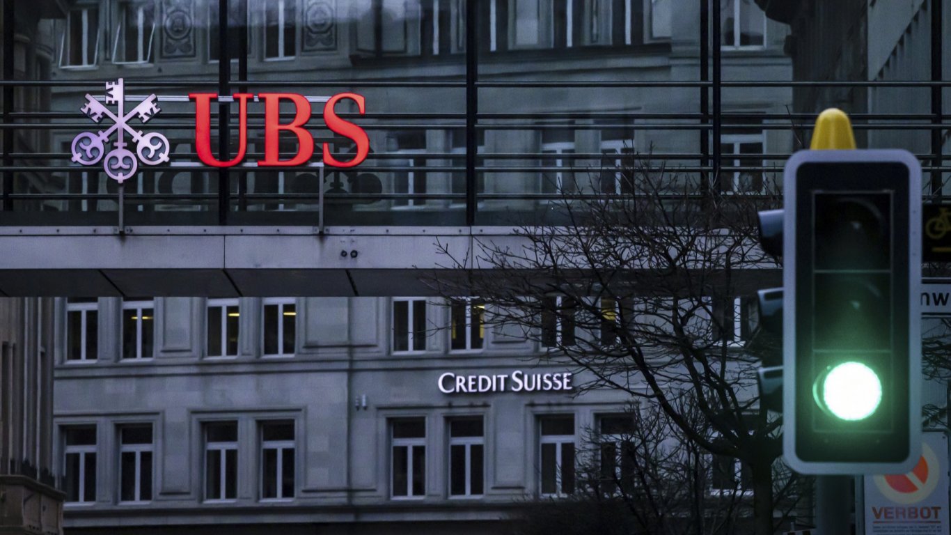 UBS ще плати $388 милиона глоби поради участието на Credit Suisse във фалирал инвестиционен фонд