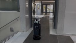 Хуманоиден робот играе с децата и отговаря на въпроси в Археологическия музей в Солун (видео)