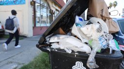 Микросметища се образуваха до празни контейнери във Варна