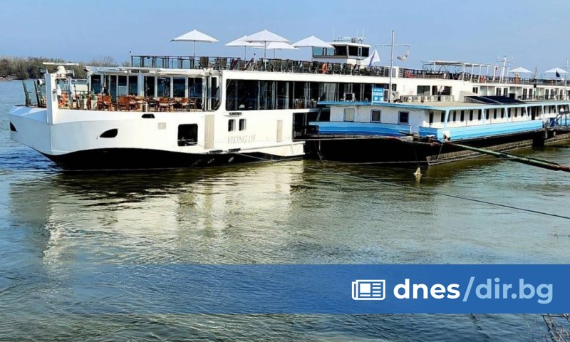 На Понтон №9 акостира първият круизен кораб с туристи за