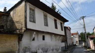 Сдружение призовава държавата да купи родната къща на Димитър Талев