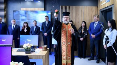 Нова компютърна лаборатория бе открита днес официално в Техническия университет