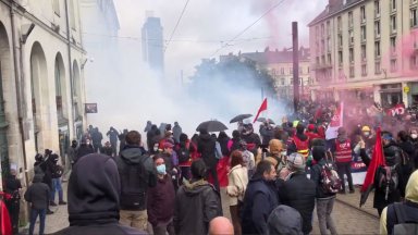 Противниците на пенсионната реформа във Франция начело със синдикатите отговарят