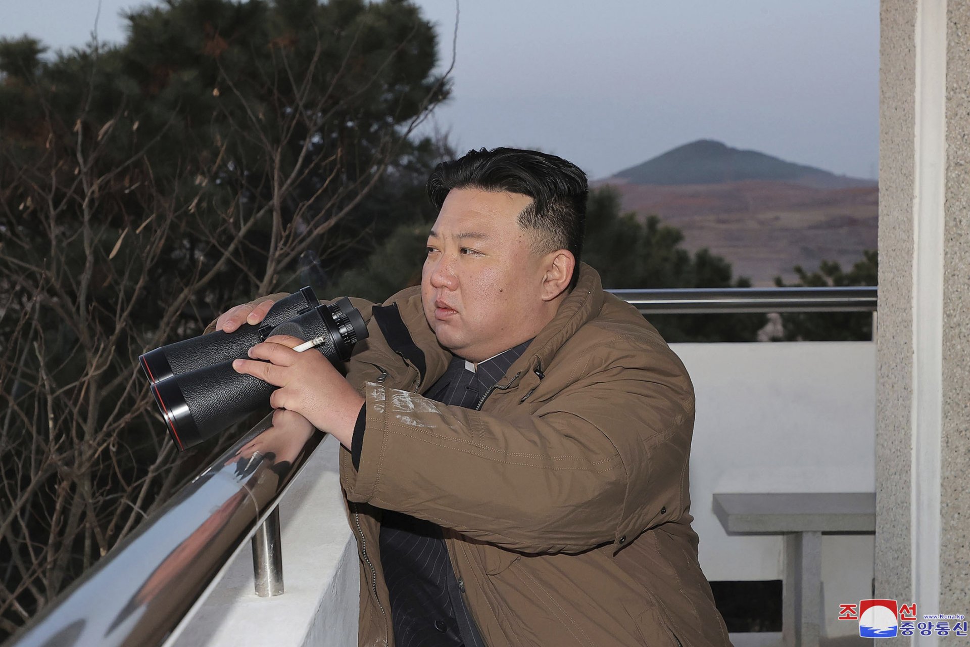 Лидерът на Северна Корея Ким Чен-ун лично е ръководил изпитанието на нов подводен дрон, способен да носи ядрена бойна глава