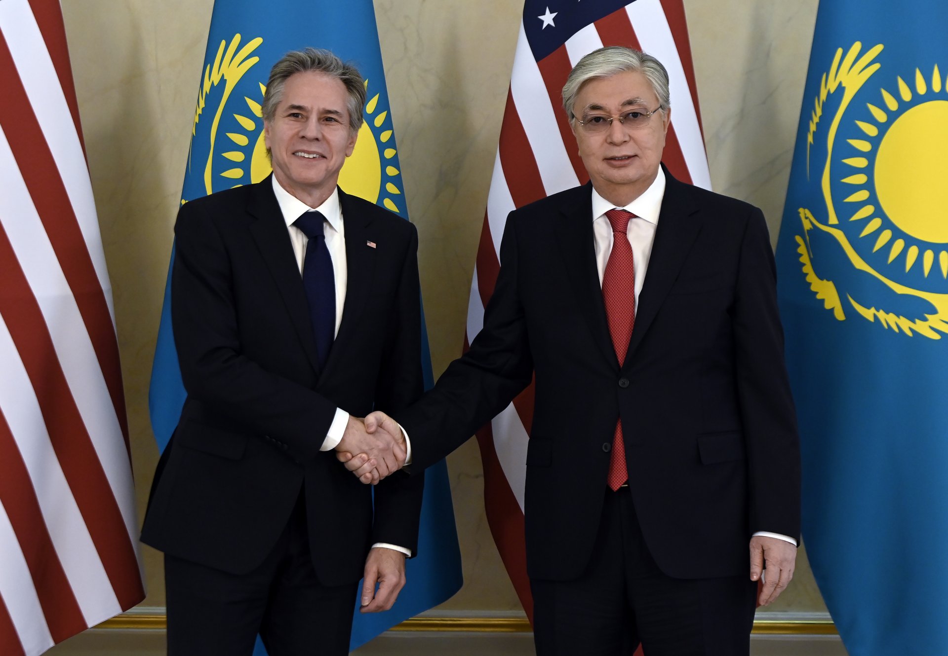 28 февруари 2023 г. Държавният секретар на САЩ Антъни Блинкън гостува в Астана, където се срещна с президента на Казахстан Касъм Жомарт Токаев
