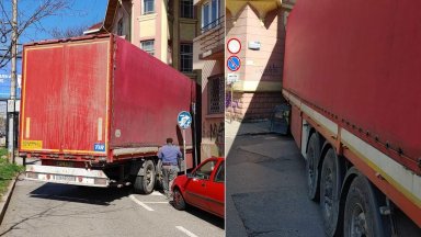 ТИР с иранска регистрация се е заклещил при опит да