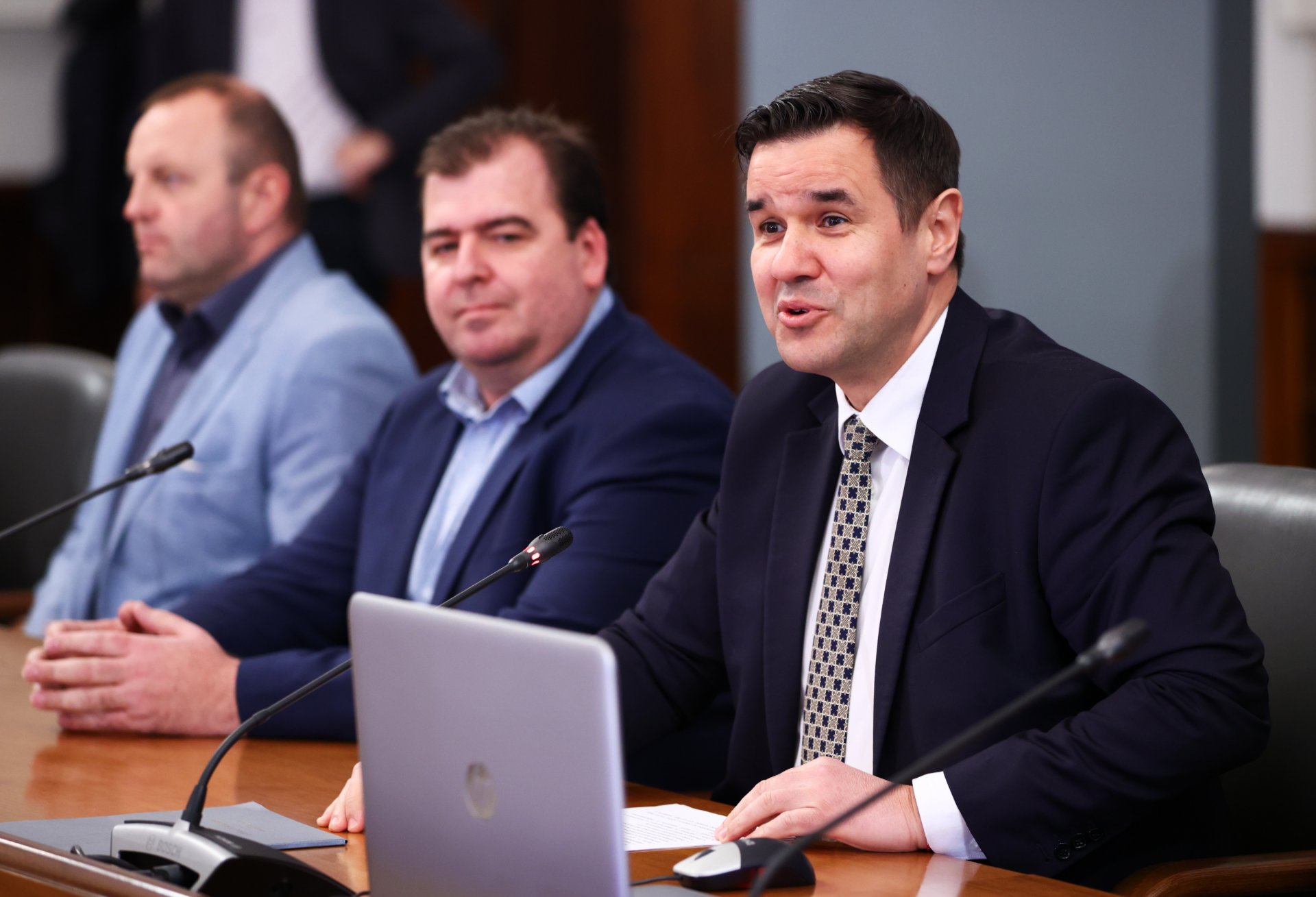 Министрите на земеделкието и икономиката Явор Гечев и Никола Стоянов (вдясно)