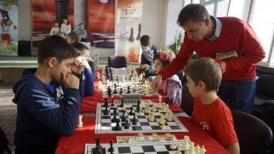 Специално за Dir.bg: Най-големият спортен клуб в България е по шахмат и създава феномени