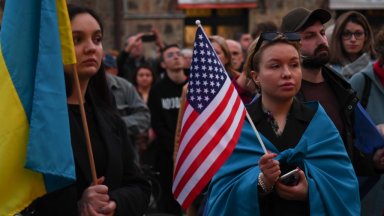 Граждани се събраха на протест пред президентството в столицата с
