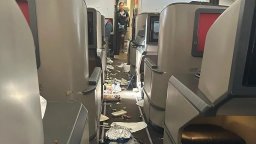 Турбуленция в самолета причини травми на 10 души по време на полет за Португалия (видео)