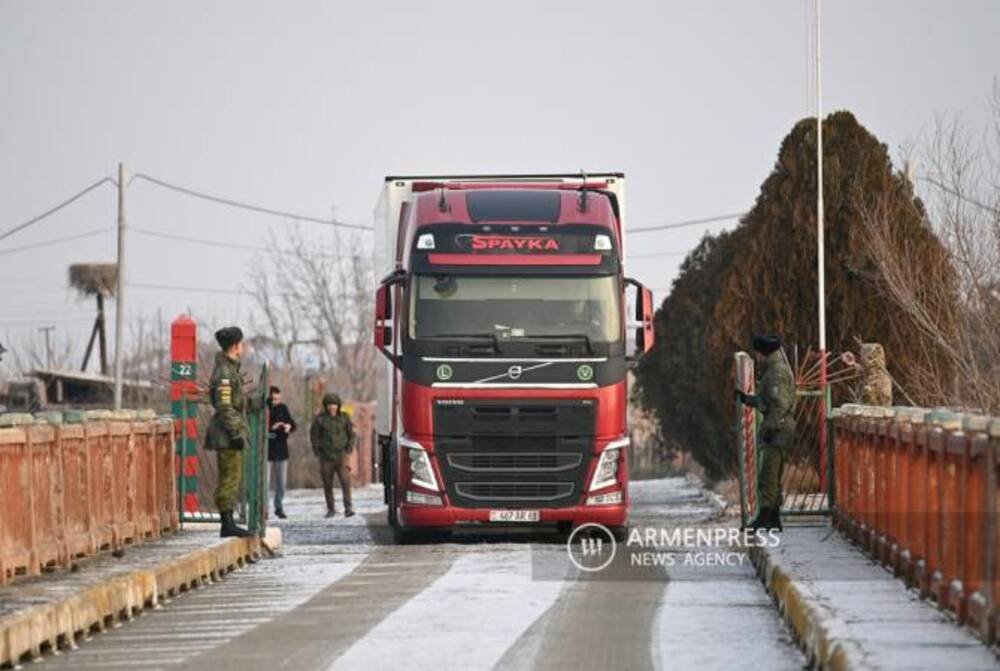 Арменски хуманитарен конвой преминава границата с Турция след земетресението