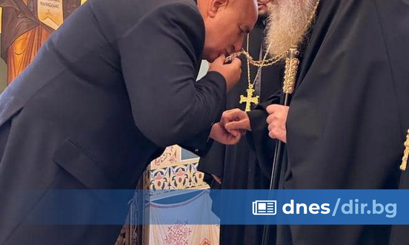 Лидерът на ГЕРБ Бойко Борисов получи благословия от Патриарх Неофит.
За
