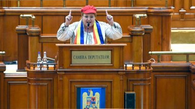 Тази седмица противоречивата румънска сенаторка Диана Шошоака на практика обяви