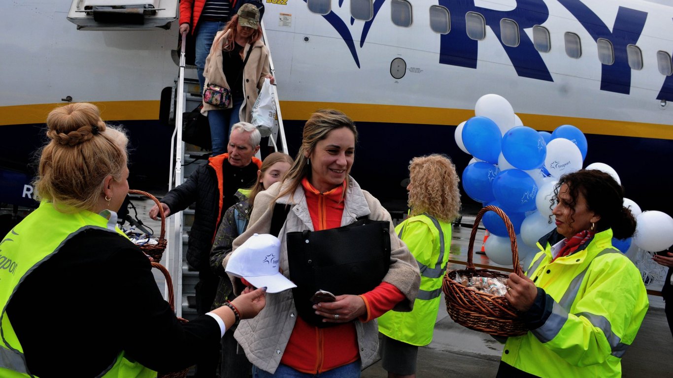 Летище Бургас посрещна първия за сезона редовен полет от Полша