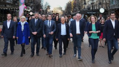 По време на своето редовно управление Продължаваме Промяната и Демократична