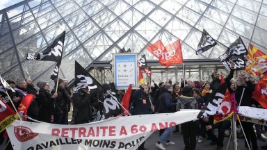 Протестиращите срещу пенсионната реформа във Франция принудиха музея Лувър да затвори врати