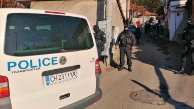 Проверката на случая със събраните лични карти в ромския квартал