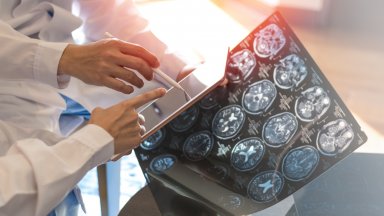 Преподавателят от Американския университет в Шарджа АУШ Галеб Хюсейни изнесе