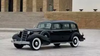 Автомобилът Кадилак модел 1935 г използван от основателя на Република