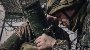 След месеци на нови оръжейни доставки от Запада Украйна е