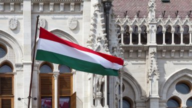 Унгарският парламент одобри днес закон позволяващ на Финландия да се