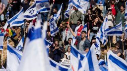 След месеци на криза и протести: Нетаняху отлага коренната промяна в съдебната власт 