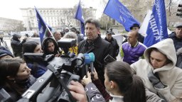 Протест на спешните медици блокира София, искат по-високи заплати 