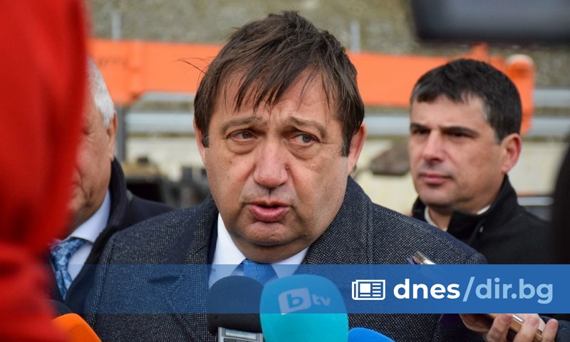 По думите му между 22 и 23 см е дебелината