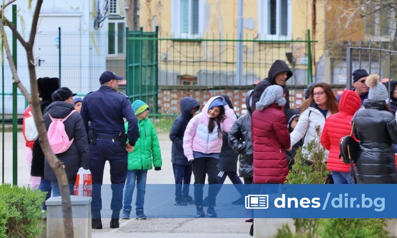 Днес бяха подадени десетки сигнали за взривни устройства, поставени в