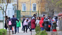 Поредна порция бомбени заплахи, този път в училища в шест области 