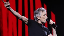 И Вашингтон обвини Роджър Уотърс от Pink Floyd в антисемитизъм