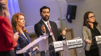 Хамза Юсаф е роден през 1985 година в шотландския град