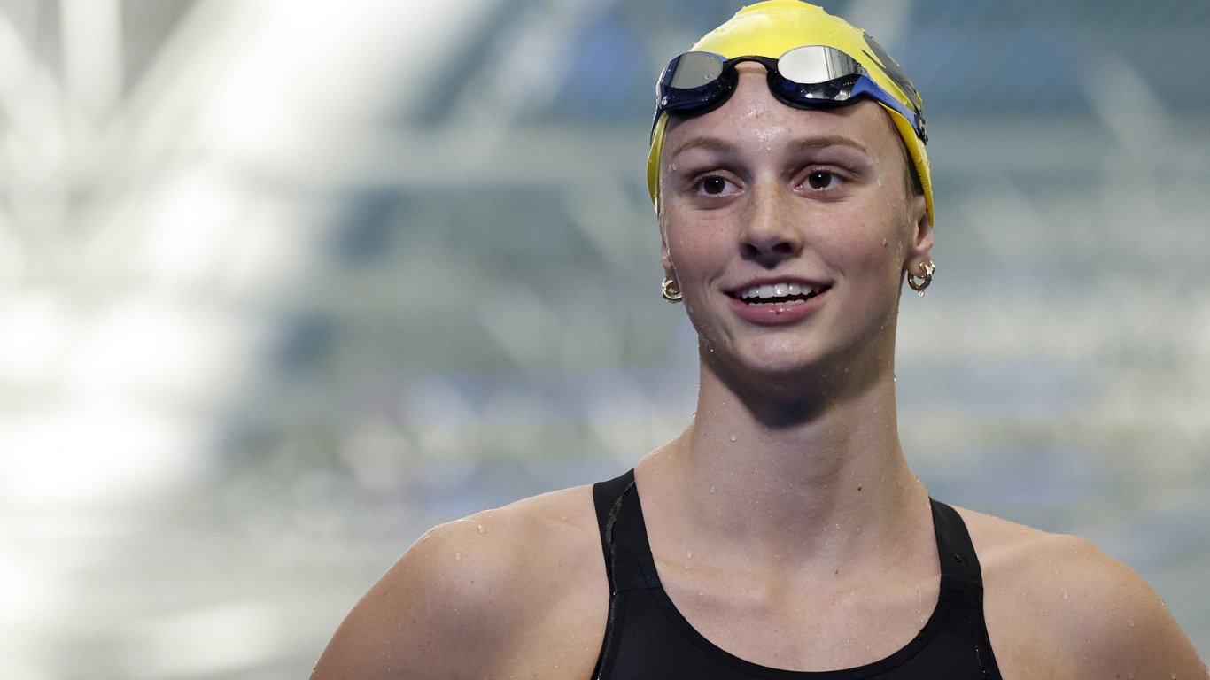 16-годишно момиче счупи един от най-престижните рекорди в плуването
