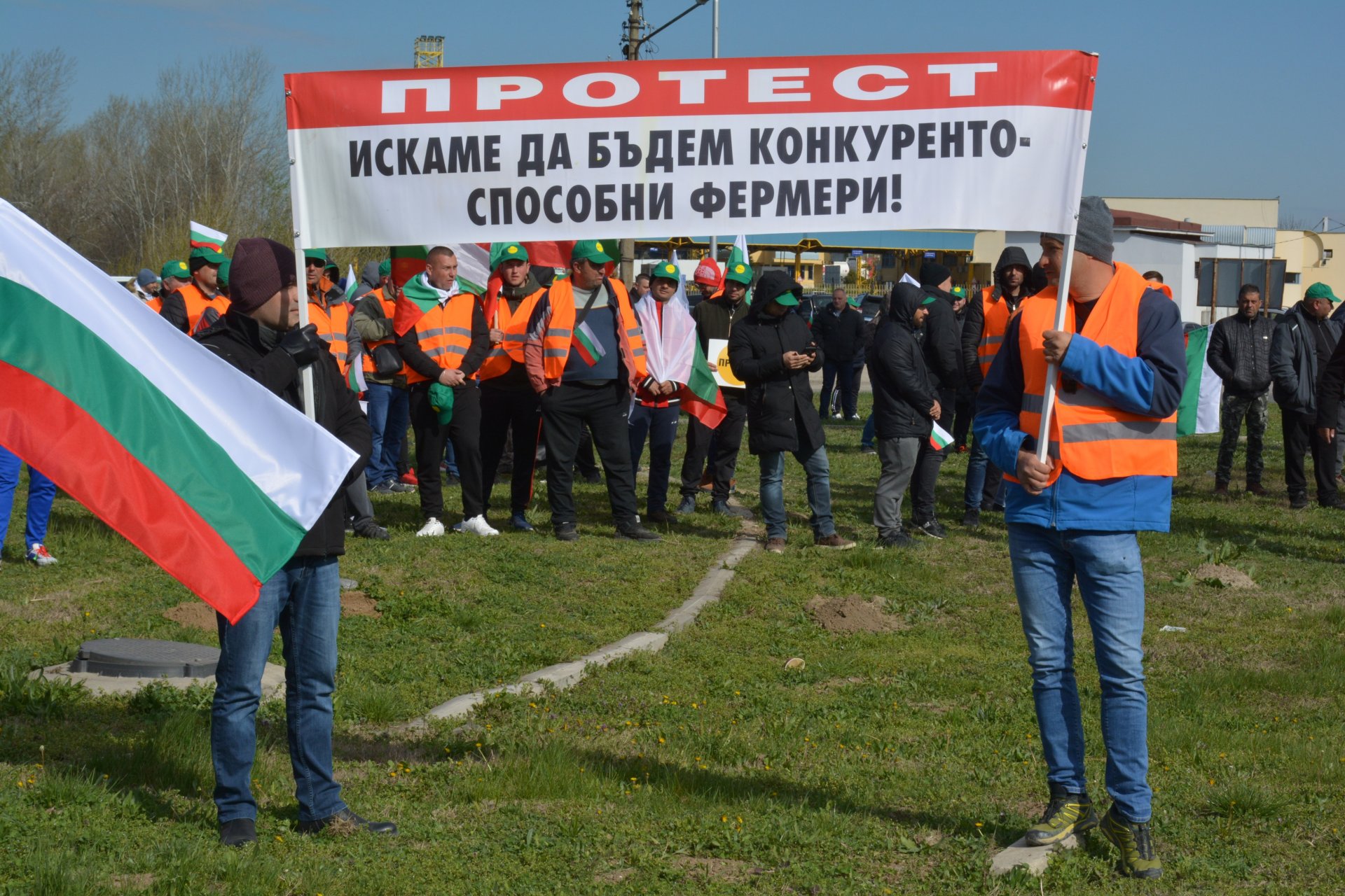 Земеделски производители от цялата страна протестират срещу вноса на украинска селскостопанска продукция