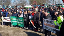 Зърнопроизводителите решават дали протестът им ще продължи след среща с президента