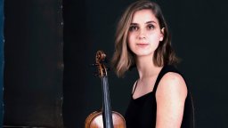 Изгряващата млада цигуларка София Проданова партнира на "Софийски солисти" в концерт на 19 април