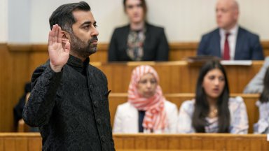 37 годишният мюсюлманин Хамза Юсаф е както първият имигрант начело на