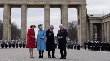 Берлин посрещна Крал Чарлз III пред Бандербурската врата (видео)