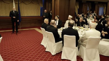 Според него вечерята ифтар се е превърнала в утвърден институционален