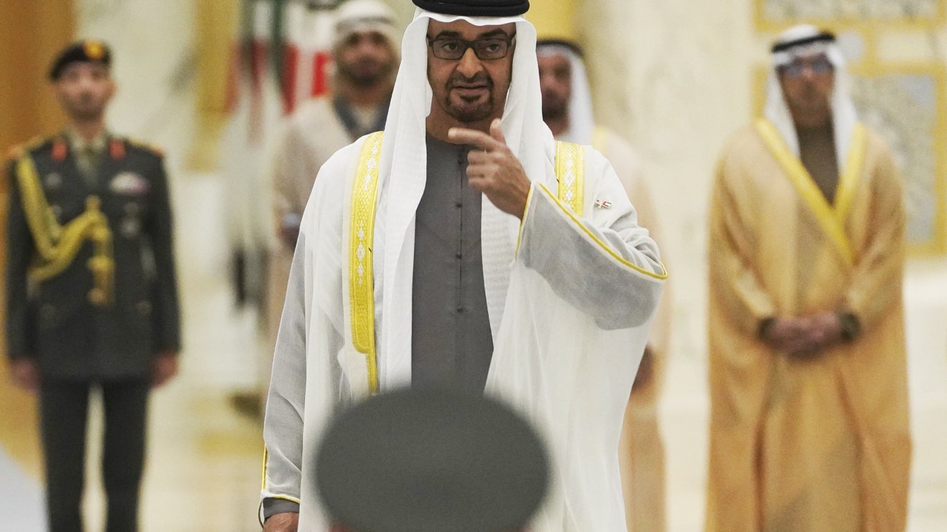 Президентът на ОАЕ определи най-големия си син за принц престолоналедник на Абу Даби