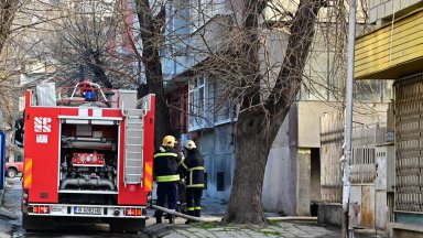 70-годишен мъж загина при пожар в апартамент в центъра на Варна (видео/снимки)