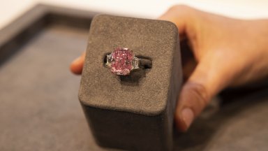 Рядък розов диамант, оценен на 35 млн. долара, ще бъде предложен на търг в Ню Йорк
