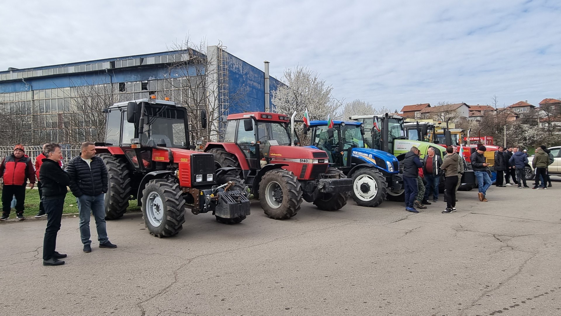 И земеделски производители от Брезник, Перник и Радомир излязоха на мирен протест