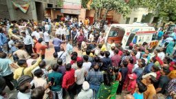 Смъртоносно срутване в индийски храм, десетки пропаднаха в кладенец (видео)